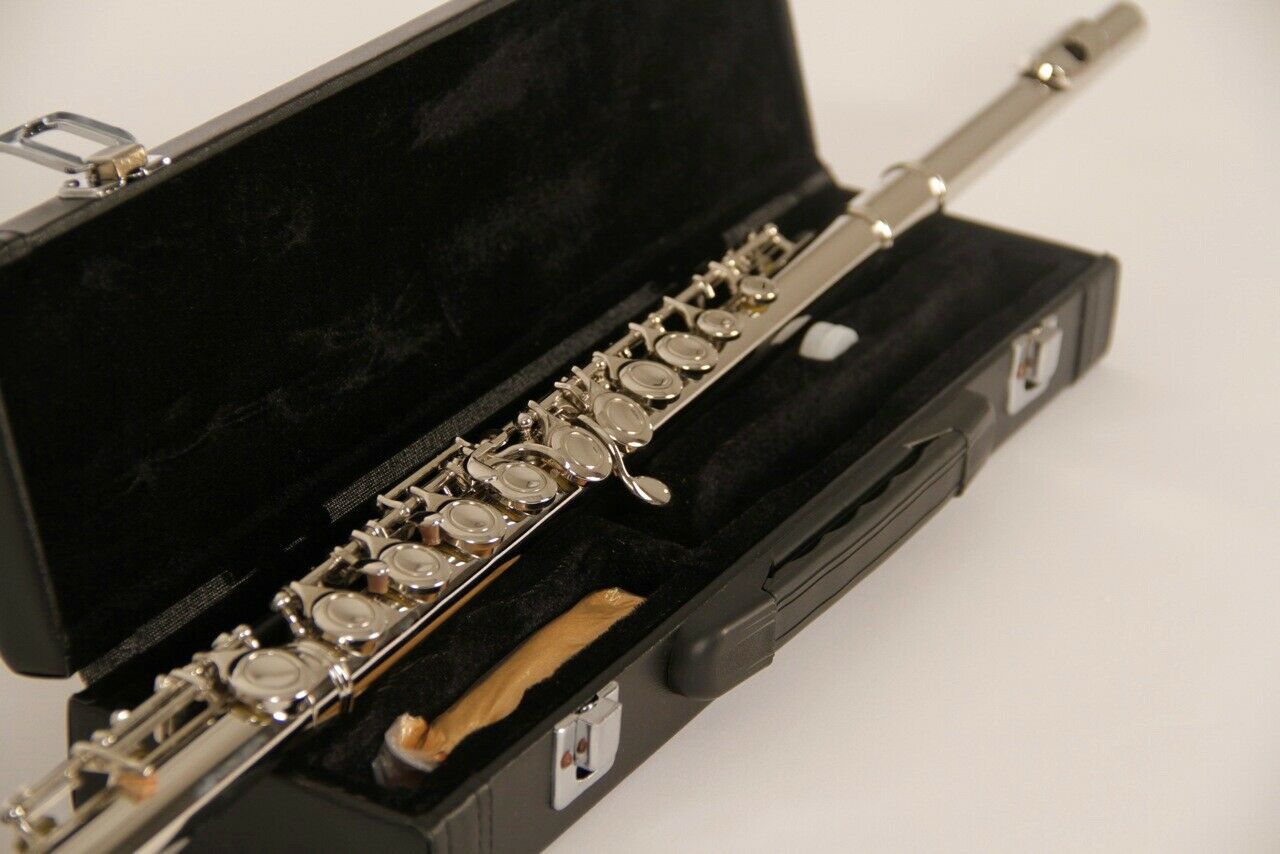 New Student To Intermediate Silver Concert Band Flute-with Yamaha Pads